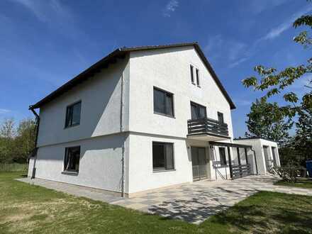 Renoviertes Wohnhaus mit Doppelgarage in Schiltberg zu vermieten!