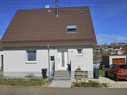 Liebevoll kernsaniertes Einfamilienhaus mit Garten, Garage u. Wohnmobil-Stellplatz in Gomadingen