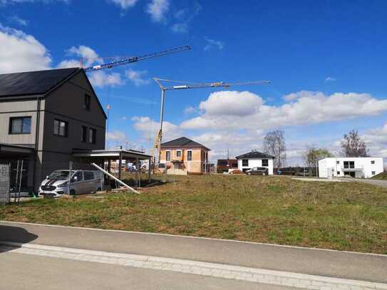 Attraktives Baugrundstück (240m²) für eine Doppelhaushälfte in Hildrizhausen
