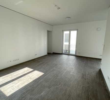 Sehr gut geschnittene 3 Zimmerwohnung inkl. EBK NEW 3 room apartment with kitchen