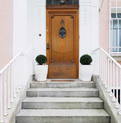 Exklusive Wohnung in freistehender Villa in direkter Rheinnähe