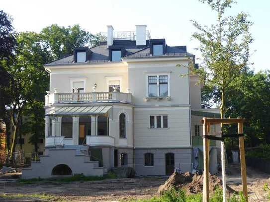 Top moderne DG-Wohnung in denkmalgeschützter Stadtvilla