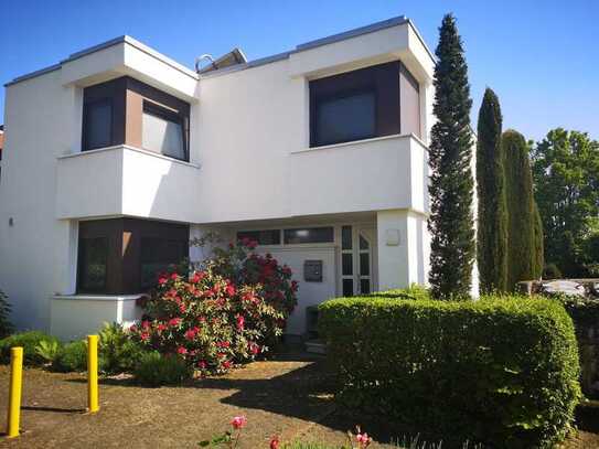 Reihenendhaus mit tollem Außenbereich, Naturpool, Garage und Freiplätzen in ruhiger Südlage