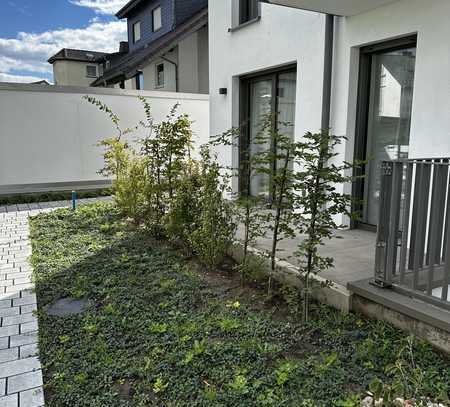 Modernes, neuwertiges 1-Zimmer-Apartment mit Terrasse und Einbauküche in Hochheim