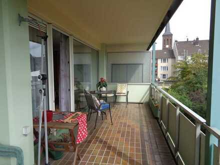 Heerdter Landstraße sucht nette Mieter +++Wohnen auf ca. 100 m² mit großem Balkon