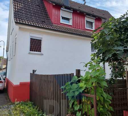 Kapitalanleger aufgepasst - Ein gepflegtes Wohnhaus aus dem Jahr 1900 mit 3 Wohneinheiten erwartet S