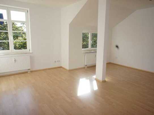 Frei ab 1.5.25 - Dachgeschoss-Whg. mit Terrasse u. Bad mit Fenster