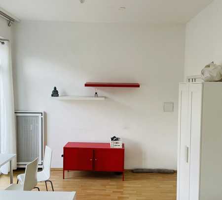 Helle 1-Zimmer-Wohnung mit Balkon in Frankfurt am Main