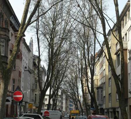 Helles, modern möbliertes 1,5-Zi.-Apartment mit großer Terrasse im Zentrum von Düsseldorf