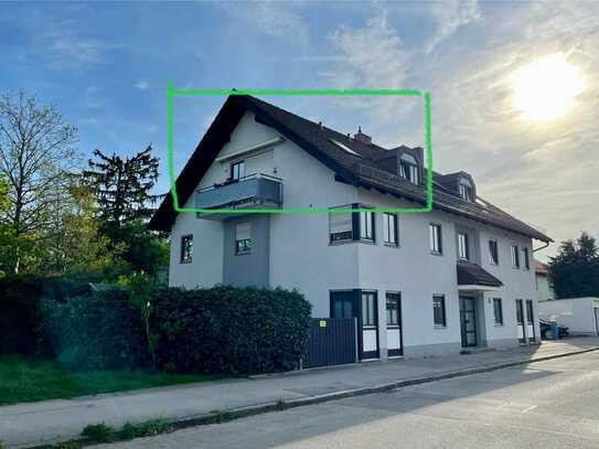 Helle 2-Zimmer-Dachgeschosswohnung mit Balkon und Einbauküche in München Altperlach