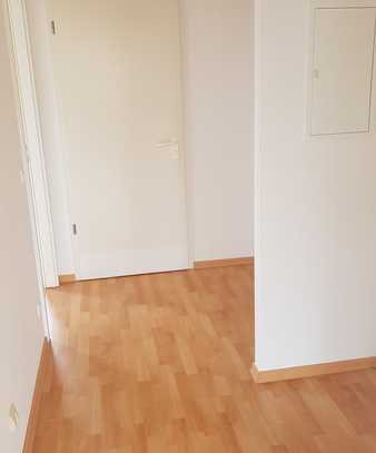 SOFORT- Superhelle Großzügige 1,5 Zimmer, mit Balkon, sucht netten bewohner