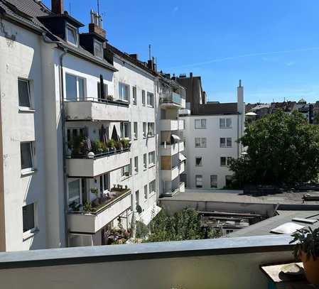 Im beliebten Zooviertel! Freiwerdende, komplett modern möblierte 2 Raum Wohnung mit Balkon