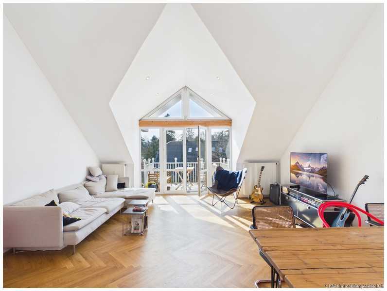                                                               Stilvolle Dachgeschosswohnung mit S&uuml;dbalkon im wundersch&ouml;nen Untermenzing                                                       in Allach (München)