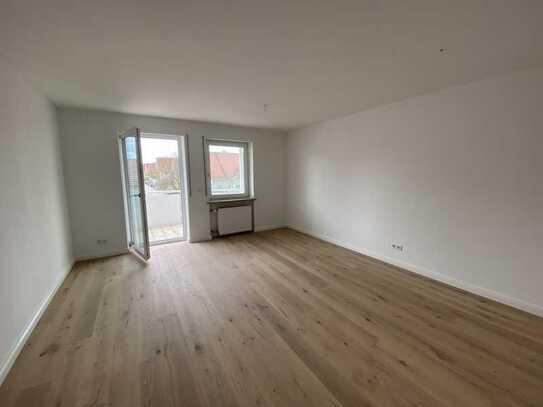 **Sanierte TOP Wohnung** 4-ZKB! Gäste-WC und Balkon! Modernes Haus