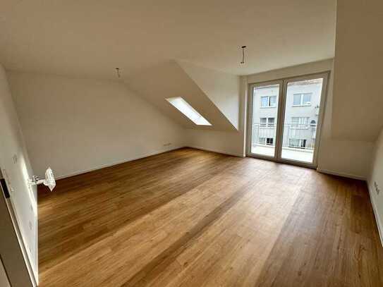 Helle Dachgeschoss 2 Zimmerwohnung mit Balkon und inkl. Tiefgaragenstellplatz