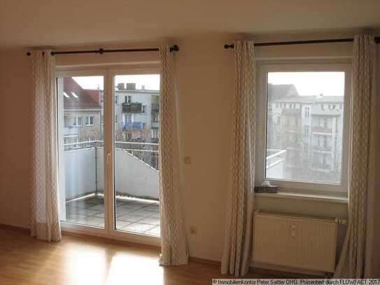 Dessau: 3 Zimmer, Badewanne und Dusche, Balkon!