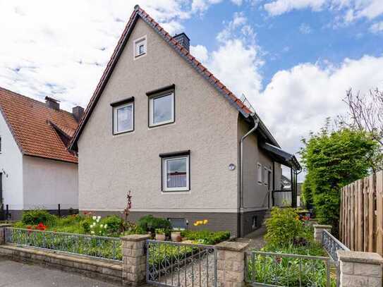 Geräumiges Ein-Zweifamilienhaus mit Garten und Doppelgarage in Groß Escherde