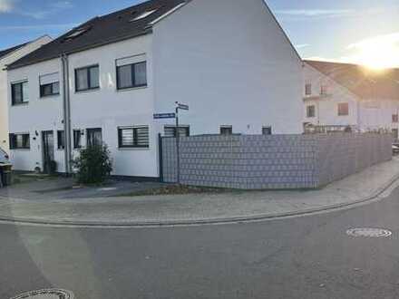 Makellose DHH mit Garten, Stellplatz, Fußbodenheizung und Extras!