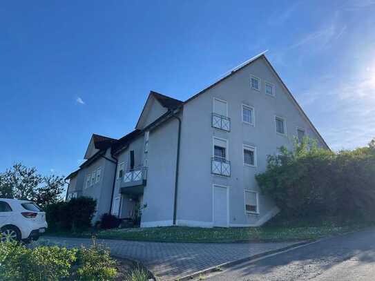 RESERVIERT! Gepflegte 2,5-Zimmer-Maisonette-Wohnung mit Einbauküche und Tageslichtbad