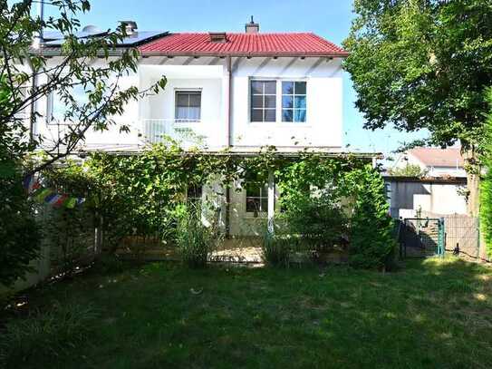 *****Romantisches Reiheneck-Haus in Augsburg-Haunstetten mit sonnigem Garten und Garage*****