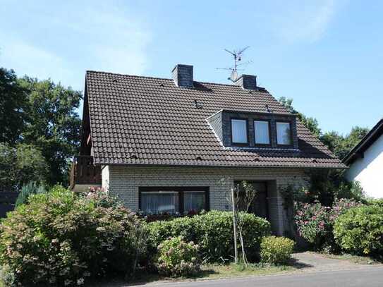 + Holzbüttgen + freist. Einfamilienhaus + Bj. 1977 + ca. 129 m² Wohnfläche + ca. 759 m² Grundstück +