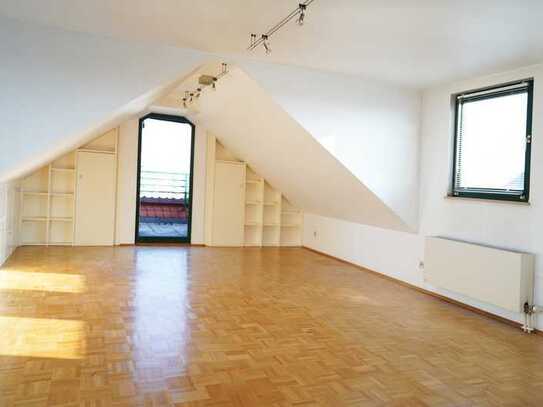 Top Dachgeschoss-3Zimmer-Maisonette mit Aufzug und PKW-Platz