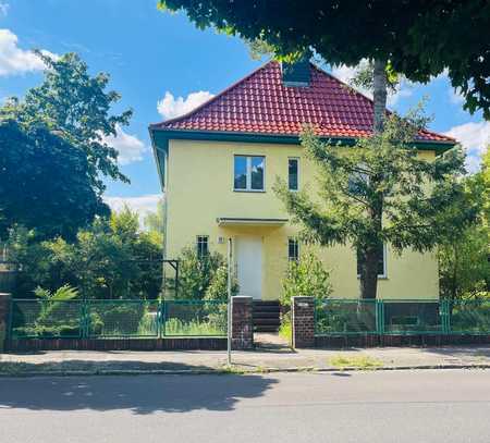 Sonnenverwöhntes Anwesen in Potsdam-Babelsberg mit Haupthaus und Bungalow