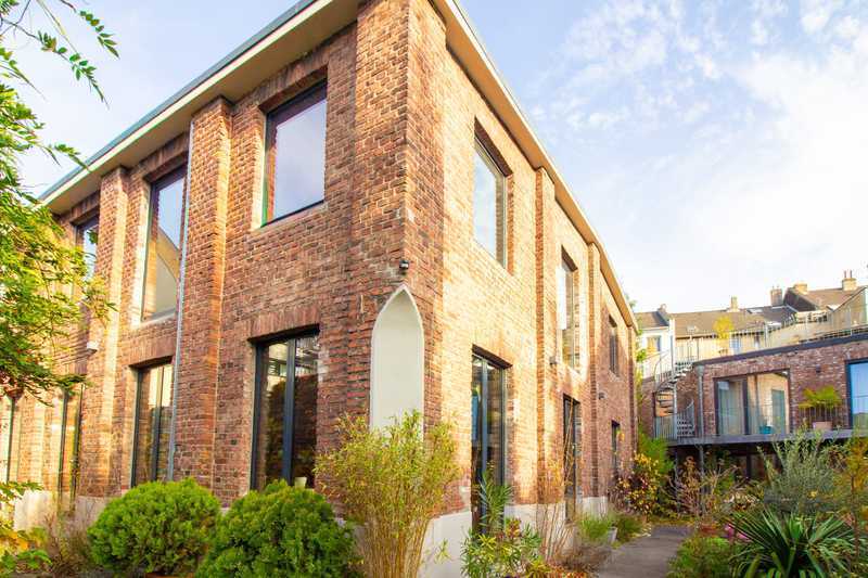 Exklusives Hinterhofensemble | Drei bis Vier Loft-Wohneinheiten in kernsanierter Architekturoase