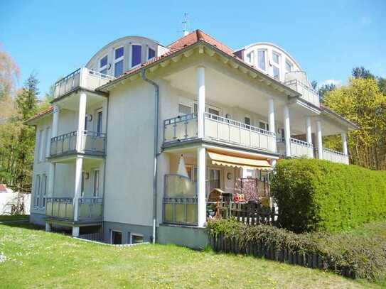 Wohnen im Grünen! Schöne 1-Zimmer-Wohnung mit Einbauküche, Balkon und Pkw-Stellplatz