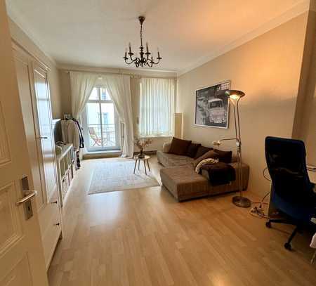 Helle Altbauwohnung im Herzen von Prezlauerberg / Bright apartment in Prenzlauer Berg