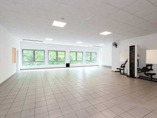 Kaufpark-West
Büro-/Praxisflächen-/Atelierfläche im 1. Obergeschoss zur Miete (Aufzug optional)