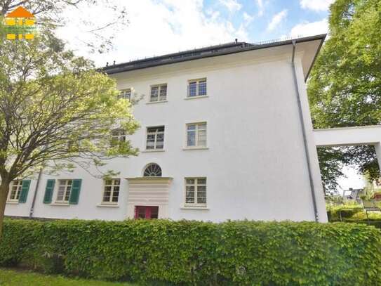 *Tolle 3-Raum Wohnung mit neuem Boden, Stellplatz, EBK & Balkon*