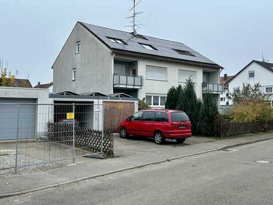 ***Freistehendes Mehrfamilienhaus mit zwei Garagen***