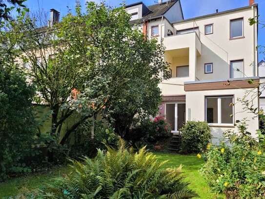 Kernsanierte Erdgeschosswohnung in Innenstadtnähe mit Garten und Garage!