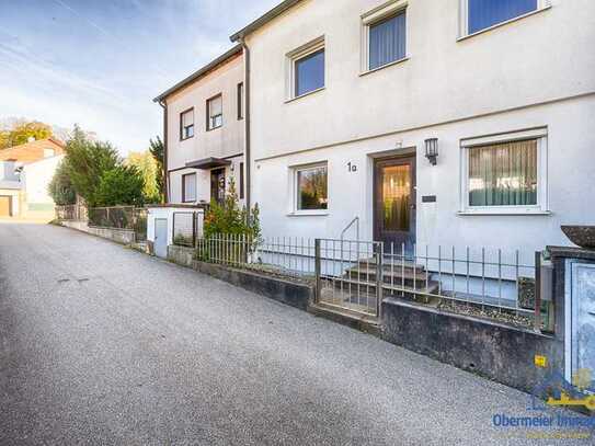 Stilvolles Reihenhaus mit Garten und Garage in gepflegter Wohngegend