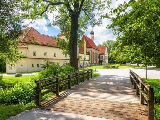 Stadtvilla. Nahe Schloss Blutenburg und dem Nymphenburger Kanal.