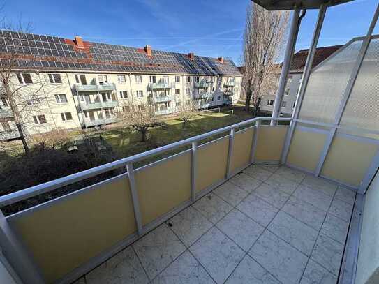 Geräumiges Wohnen mit Balkon! Helle 2-Zimmer-Wohnung sucht Sie!