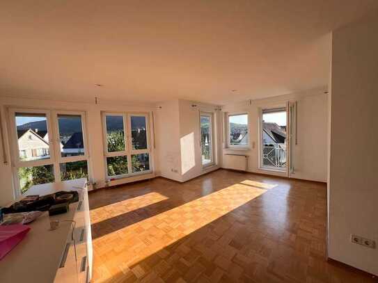 Sonnige 3,5-Zimmer-Wohnung mit Balkon und Einbauküche in Dettingen an der Erms