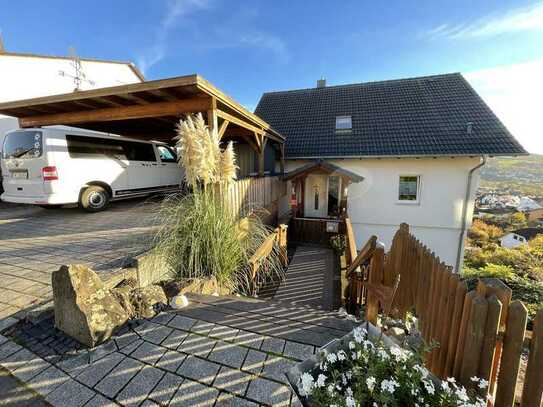 Morschen: Einfamilienhaus mit Fernblick - Sander-Haus mit Potenzial für Homeoffice/Büros