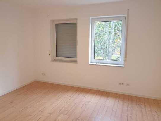 Geschmackvolle 3-Zimmer-Wohnung mit gehobener Innenausstattung mit EBK in Frankfurt am Main