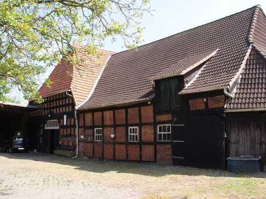 Landwirtschaftliche Hofstelle mit Ausbaureserve im Dachgeschoss und potentiellen Bauplätzen