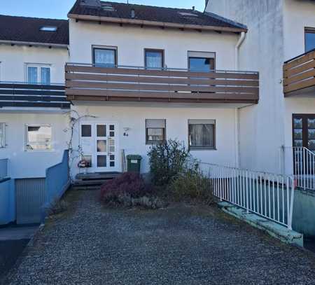 Viel Platz für Familie mit 2 Kindern(6 Zi. auf 3 Etag.), Garten, Parkplatz direkt vor der Haustür