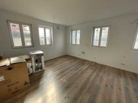 Erstbezug Neubau // 1-Zimmer-Wohnung mit Einbauküche in Marktbreit