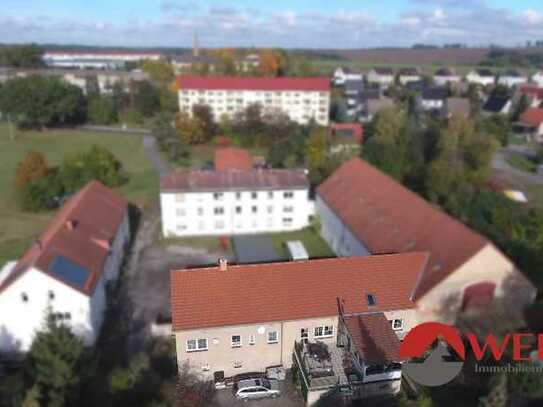 Großzügiges Zweifamilienhaus in ruhiger Lage mit Nebengelass