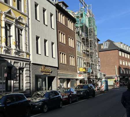 Mehrfamilienhaus in Innenstadtlage mit 2 Ladenlokalen