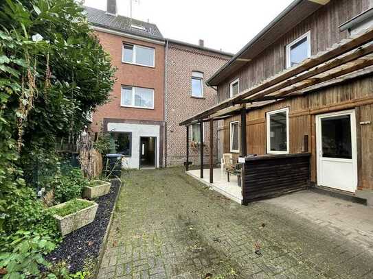 Grevenbroich-Stadtmitte: Mehrfamilienhaus mit 4 Wohneinheiten