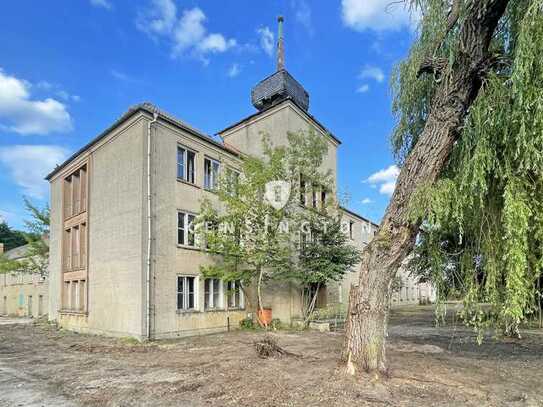 5.000 m² Nutzfläche warten auf Ihr Projekt - sanierungsbedürftiger Altbestand auf ca. 13.000 m² GS