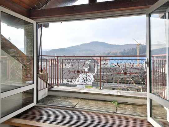 2-Zimmer-Dachgeschosswohnung mit Aussicht auf den Fremersberg!