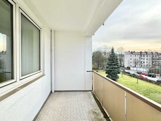 Gut geschnittene + helle 3,5-Zimmer-Wohnung mit sonnigem Balkon & schönem Ausblick