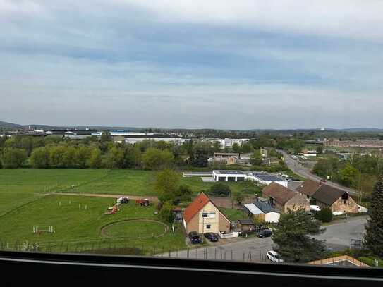 Gut geschnittene 1-Raum-Wohnung mit Balkon und Einbauküche in Homburg